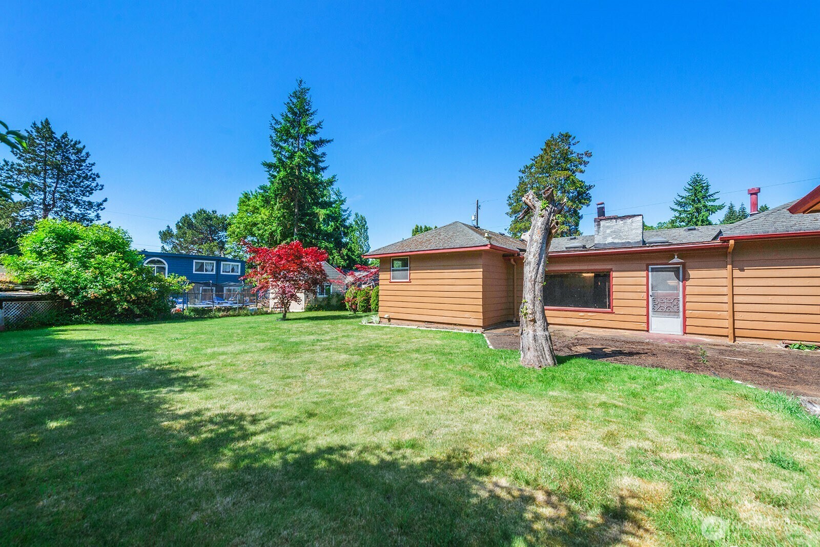 Property Photo: 13718 20th Avenue NE WA 98125