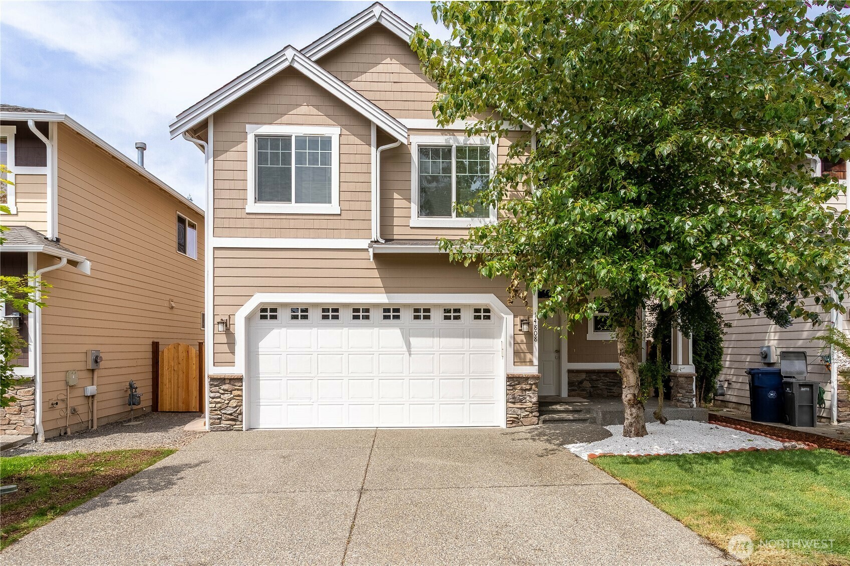 Property Photo: 14808 26th Place W 2 WA 98087