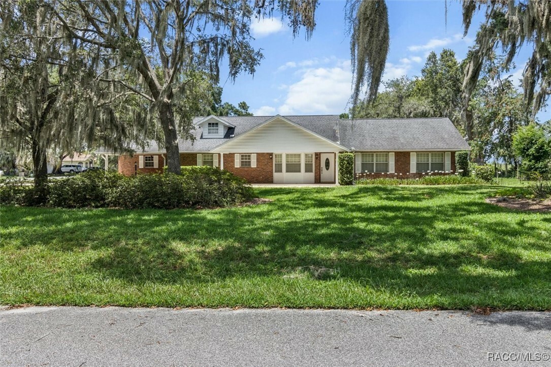 Property Photo: 839 N Foxrun Terrace FL 34453