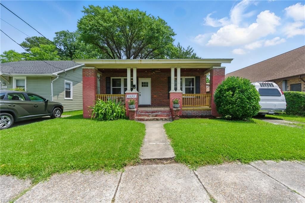 Property Photo:  1609 Des Moines Ave  VA 23704 