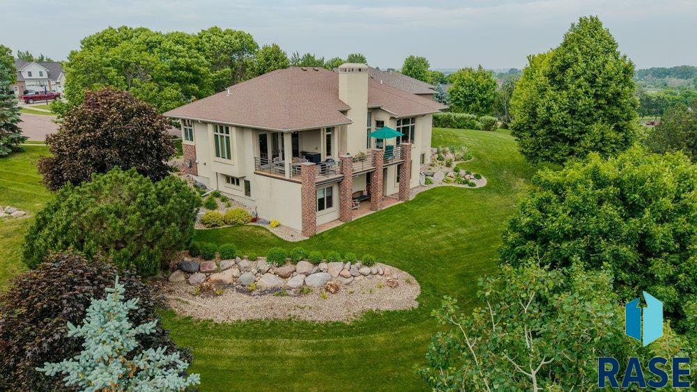 Property Photo: 7401 W Rocky Ridge Cir SD 57106