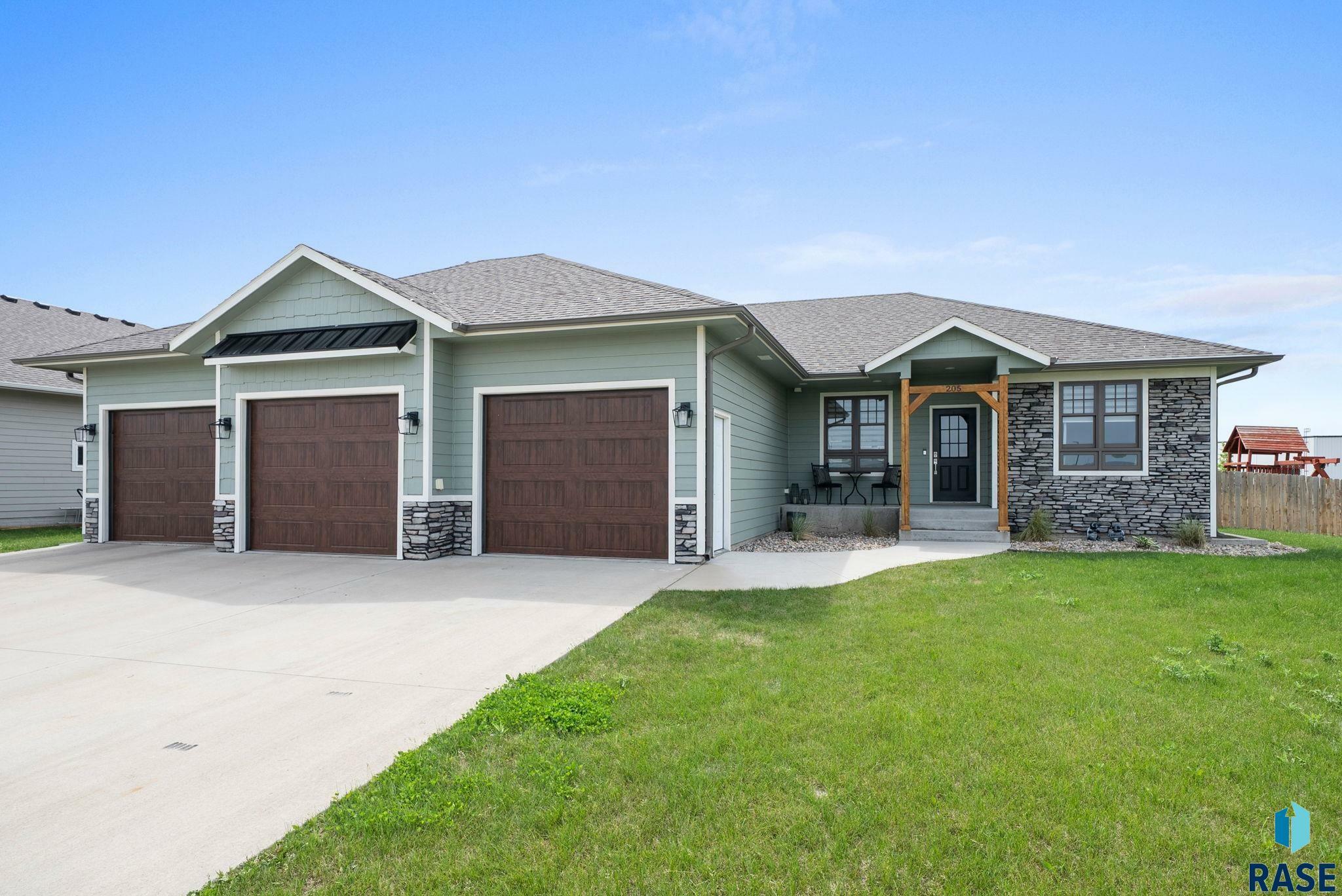 Property Photo: 205 Quartzite Ave SD 57064