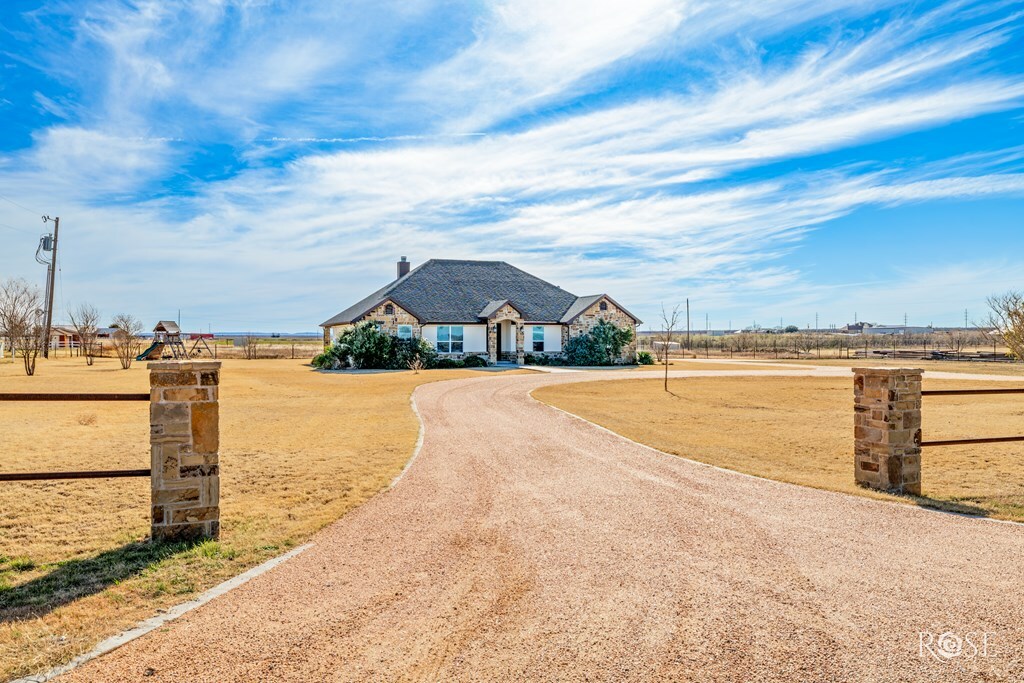 Property Photo: 705 Ratliff Rd TX 76904