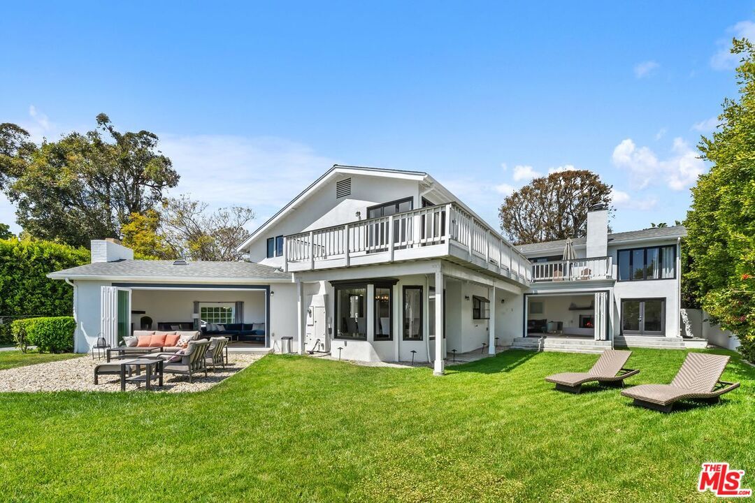 Property Photo:  