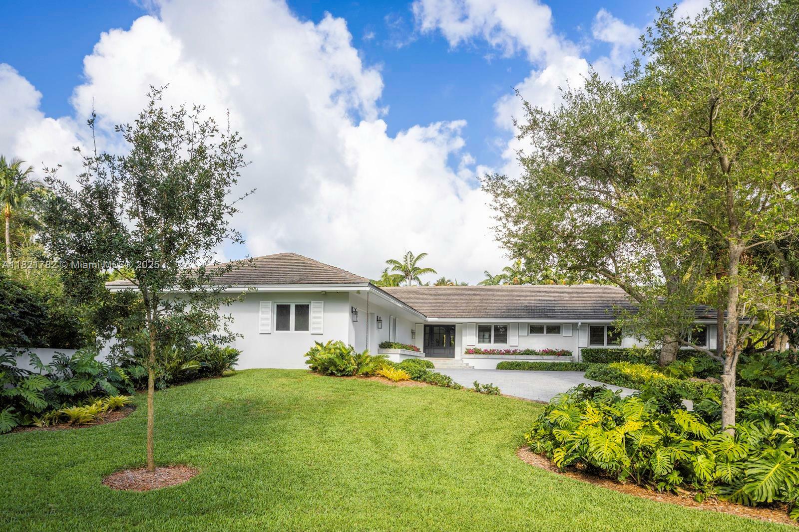 Property Photo:  11100 Paradela St  FL 33156 