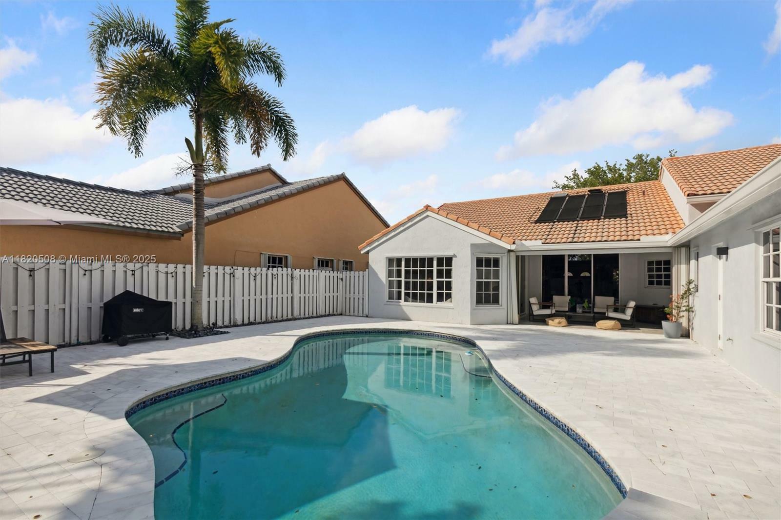 Property Photo: 803 Heritage Dr FL 33326