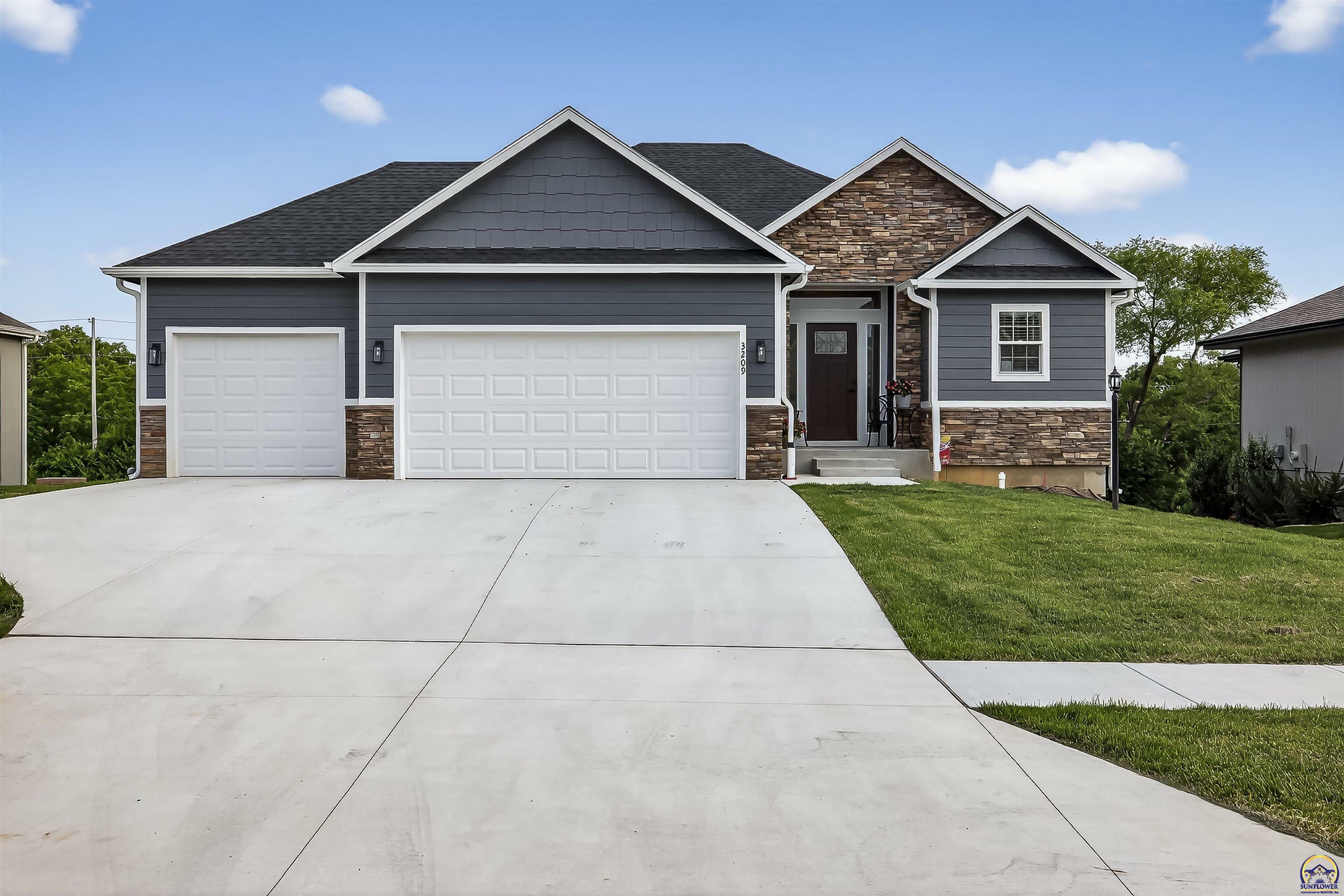 3209 SE Blazing Star Dr  Topeka KS 66609 photo