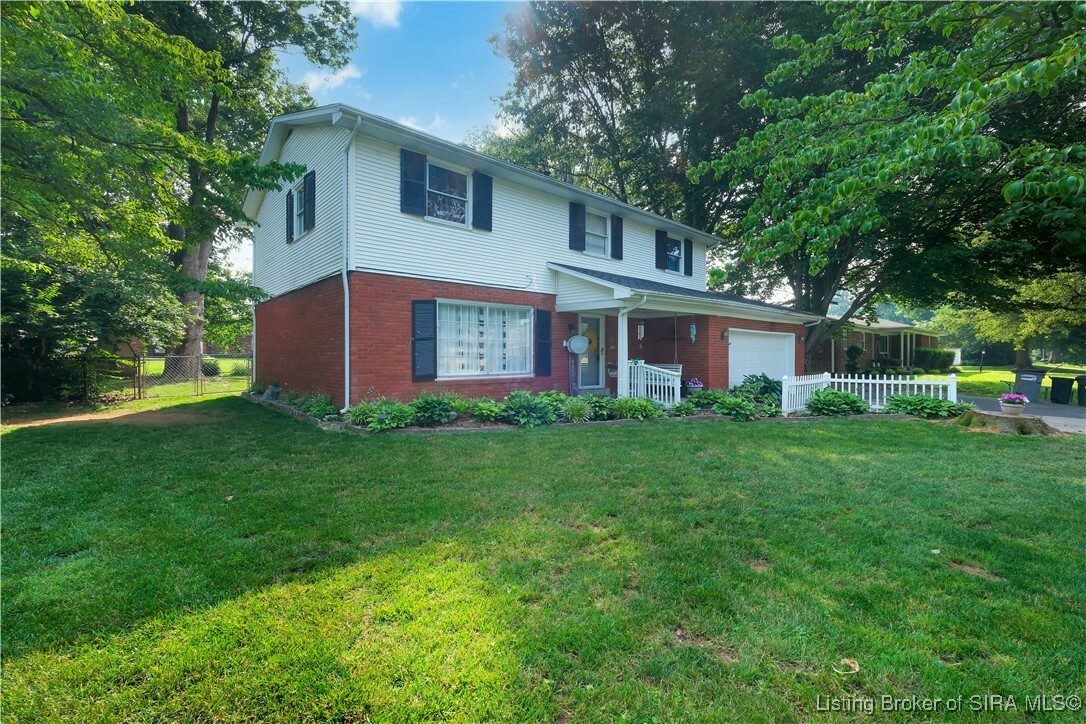 Property Photo: 503 Lancassange Drive IN 47130