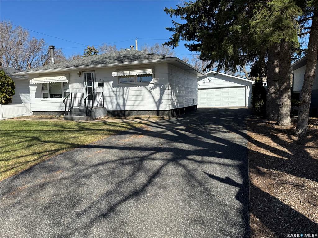 1043 Simpson Avenue  Moose Jaw SK S6H 4M7 photo