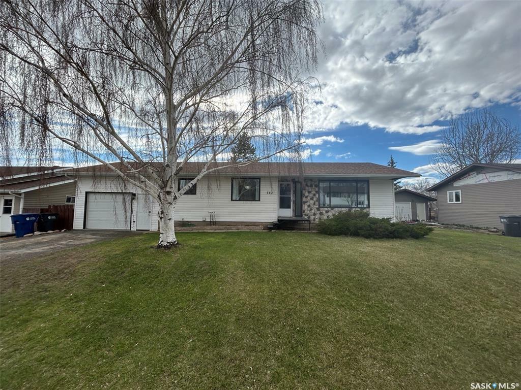 142 3rd Street W  Coronach SK S0H 0Z0 photo