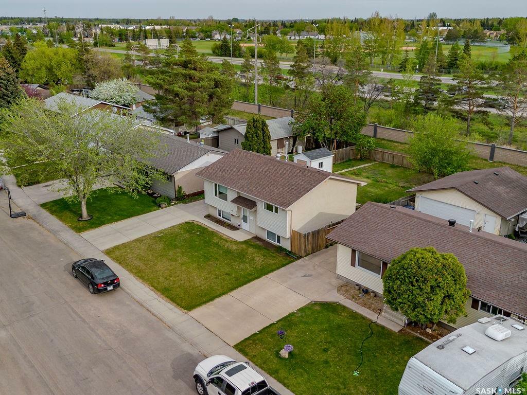Property Photo: 218 Tache Crescent SK S7L 5G3