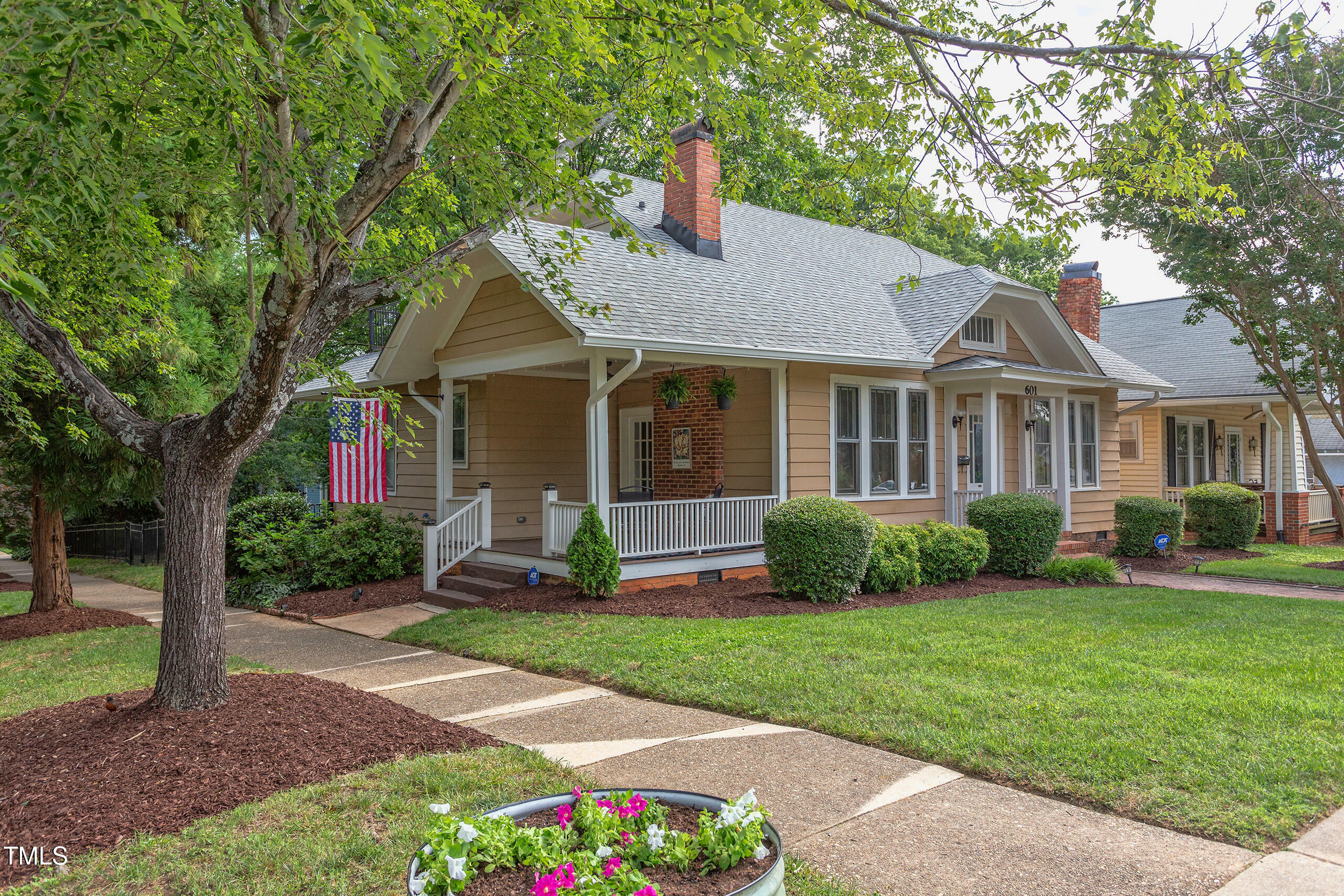 Property Photo: 601 E Franklin Street NC 27604