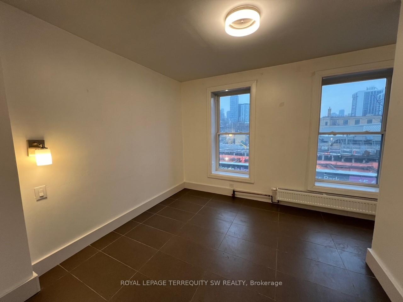 Property Photo: 213 Queen Street E 6 ON M5A 1S2