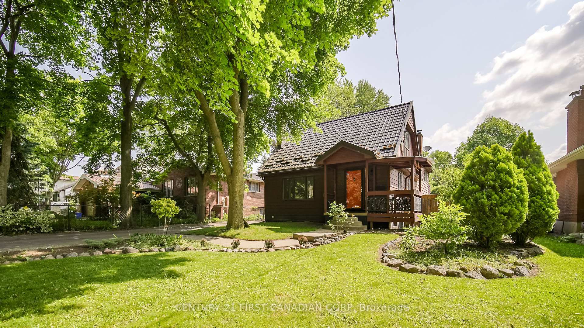 Photo de la propriété: 904 Willow Drive ON N6E 1P1