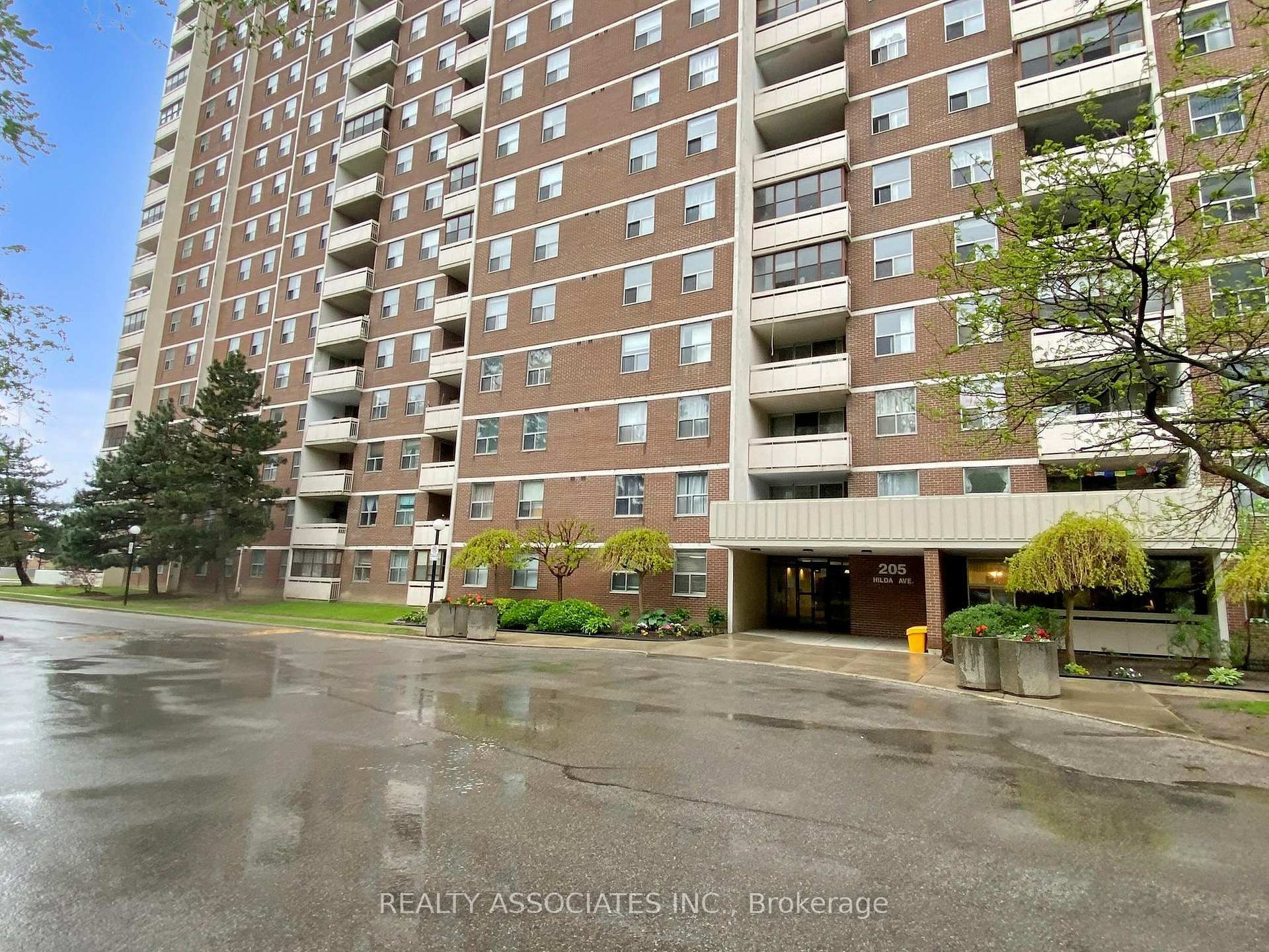 Property Photo: 205 Hilda Avenue 1704 ON M2M 4B1