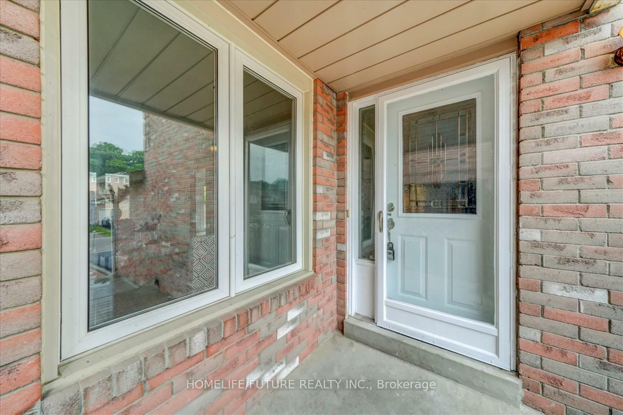Property Photo: 14 Knotty Pine Drive ON L1R 2J6