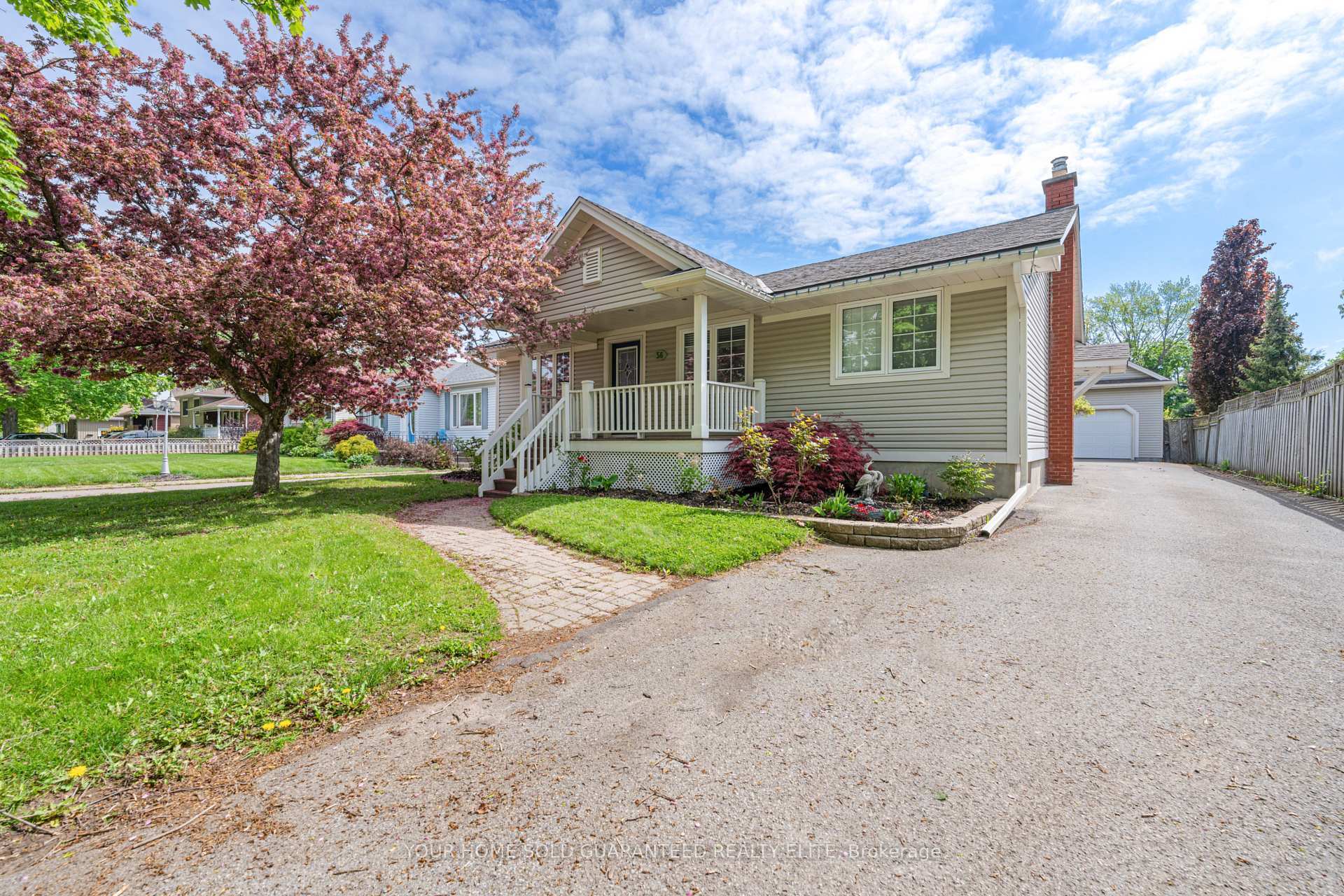 Property Photo: 56 Dunkeld Avenue ON L2M 4A7