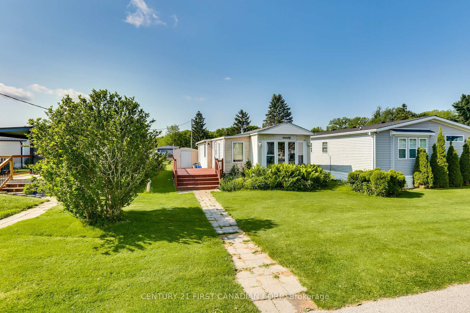 Property Photo: 198 Springbank Drive 202 ON N6J 1G1