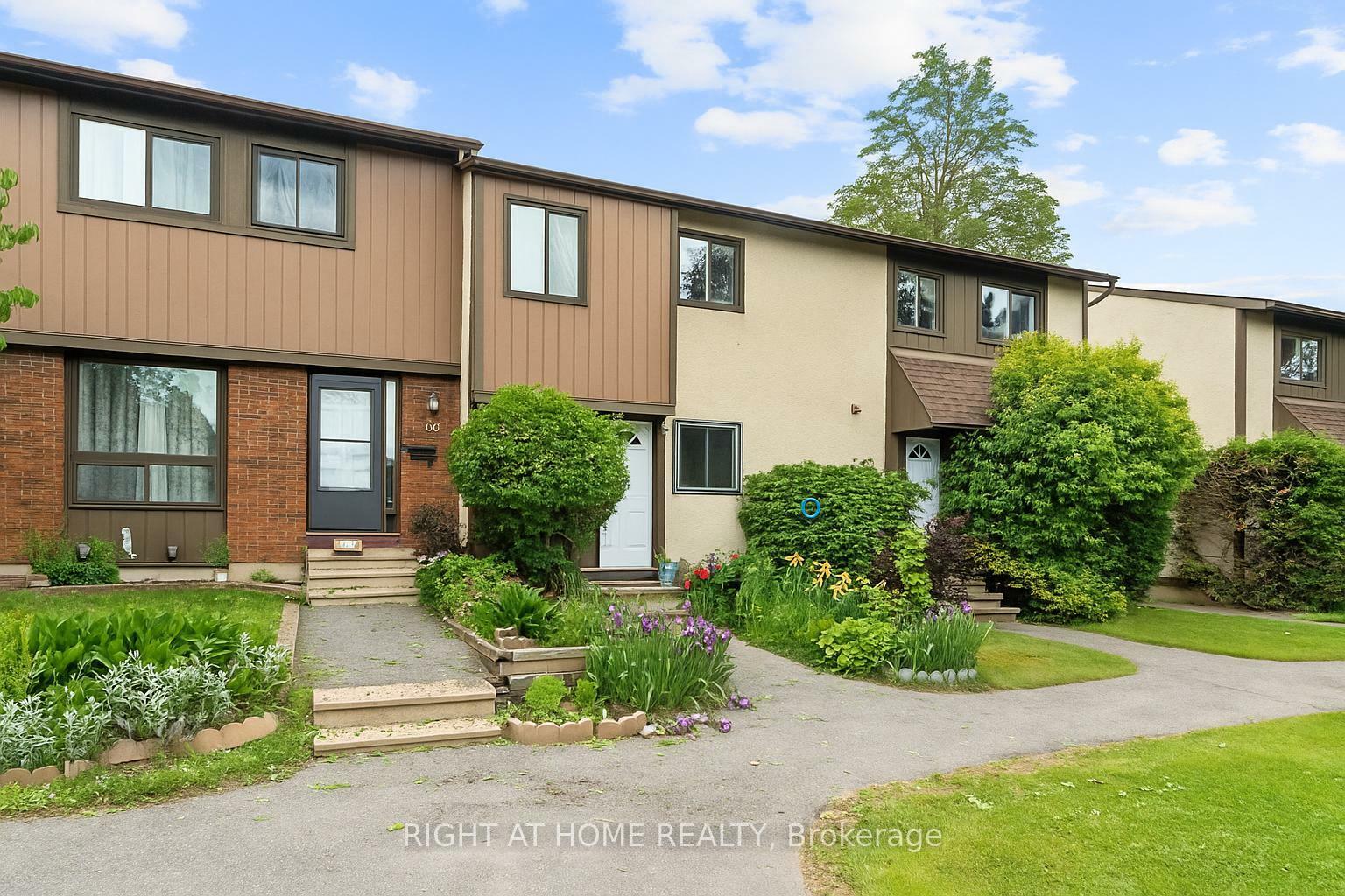 Photo de la propriété:  12B Larkshire Lane  ON K2J 1Y6 