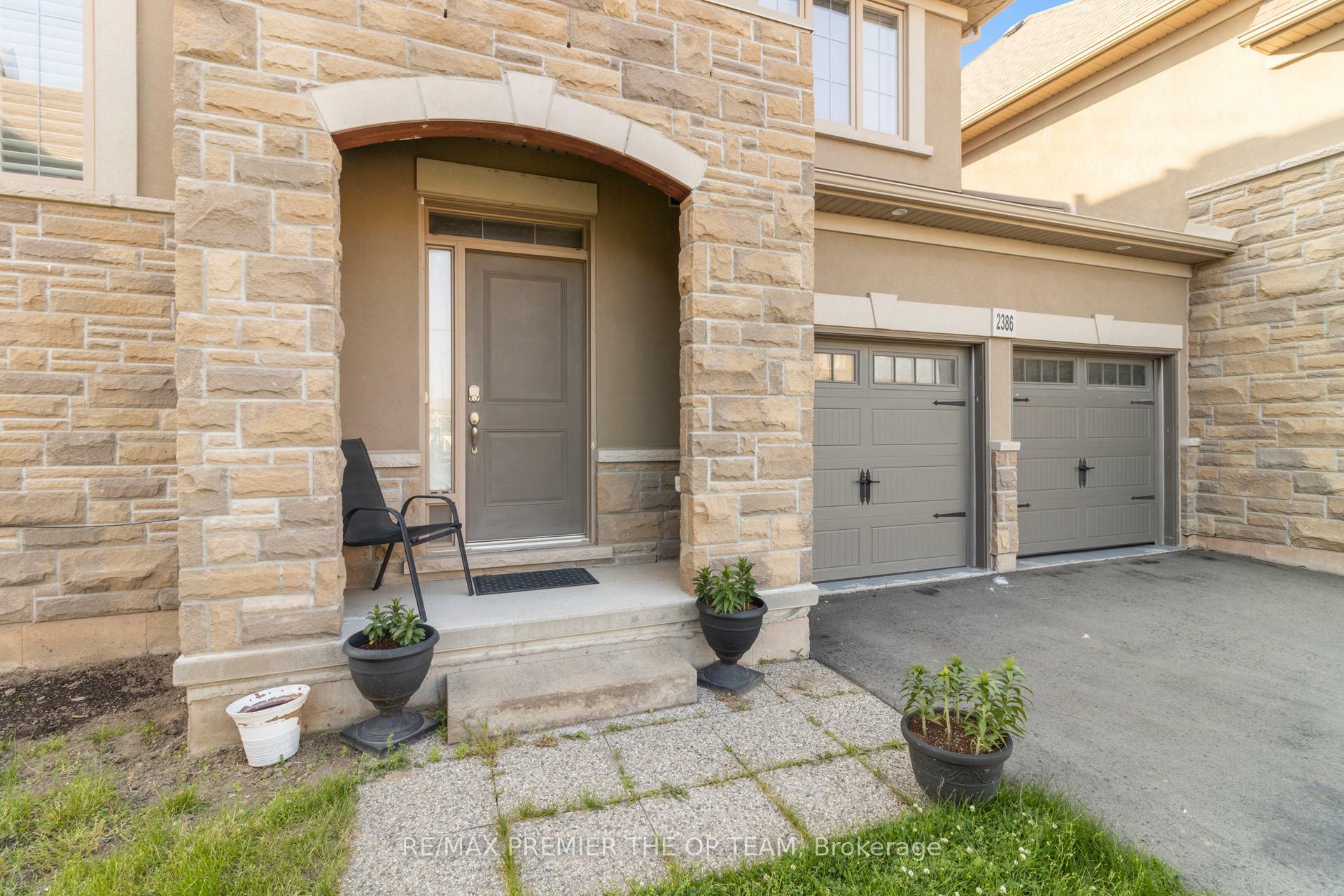 Property Photo: 2386 Natasha Circle ON L6M 1P2
