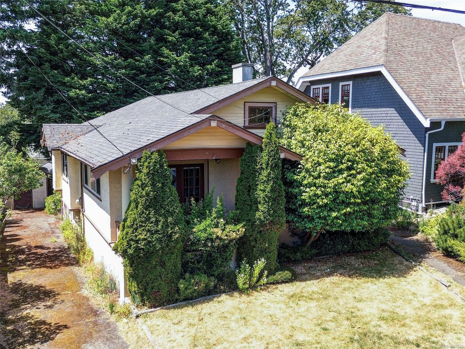 Photo de la propriété: 1530 Clive Dr BC V8R 5W2