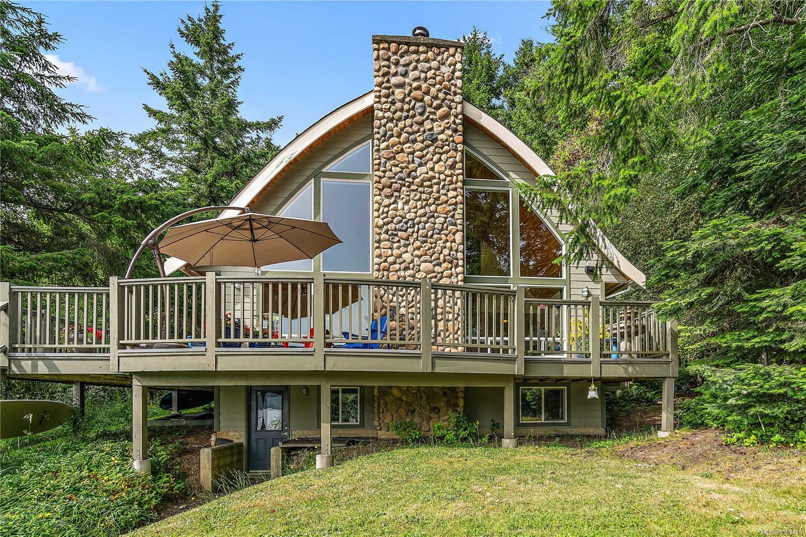 Property Photo: 3 McKenzie Cres BC V8L 5Y7