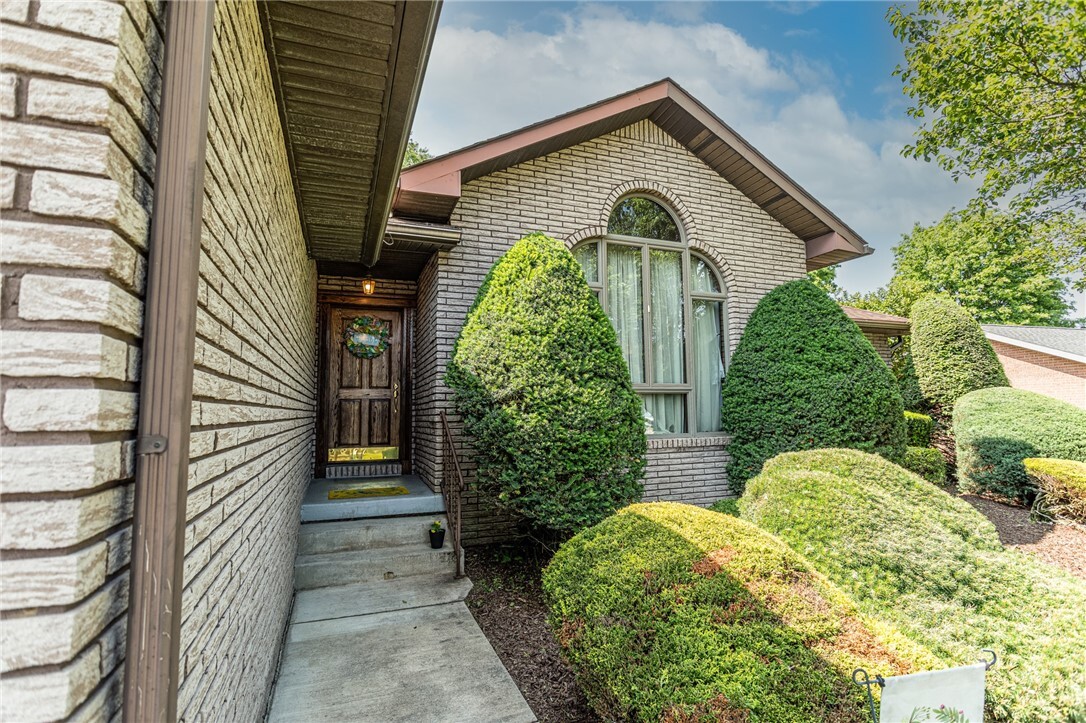 Property Photo:  406 Dove Dr.  PA 15401 