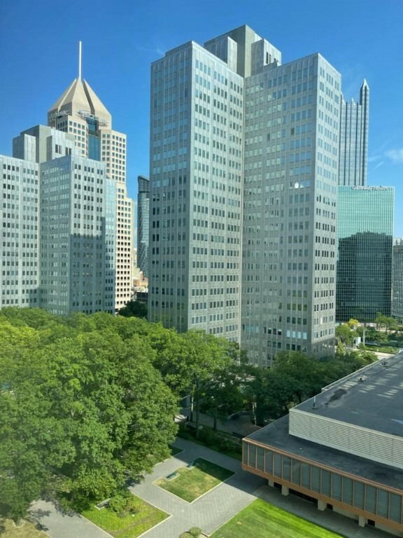 Property Photo: 320 Fort Duquesne Blvd 26N PA 15222