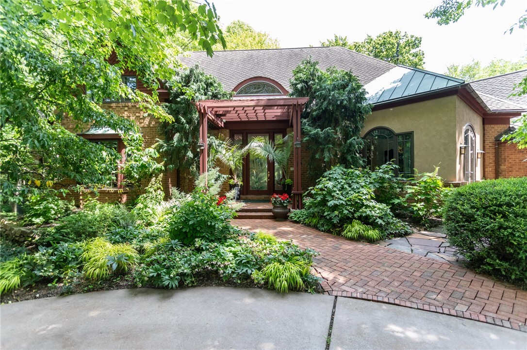 Property Photo:  99 Wiggins Ln  PA 15401 