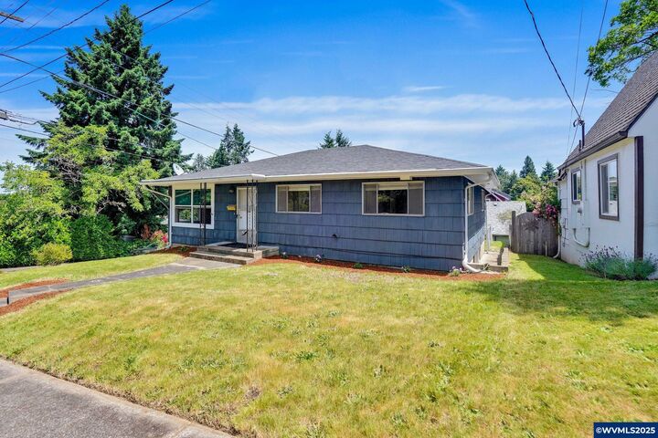Property Photo: 2210 Winter St SE OR 97302