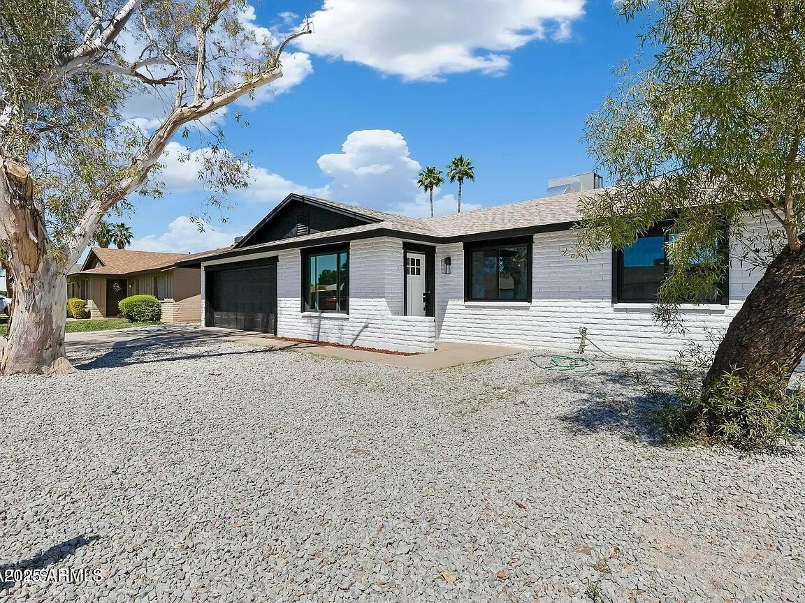 Property Photo: 2030 E Duke Drive AZ 85283
