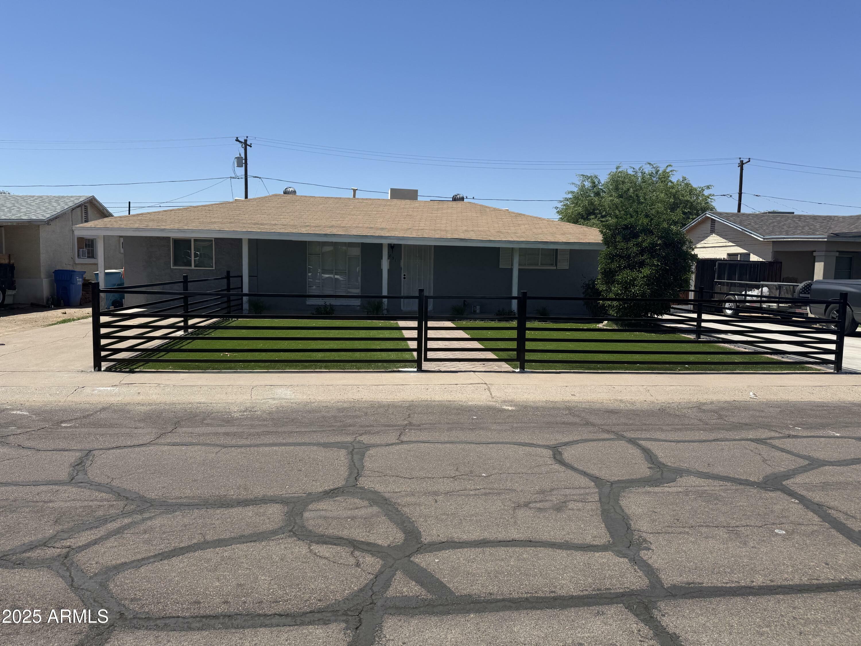 Property Photo: 2831 W Montecito Avenue AZ 85017