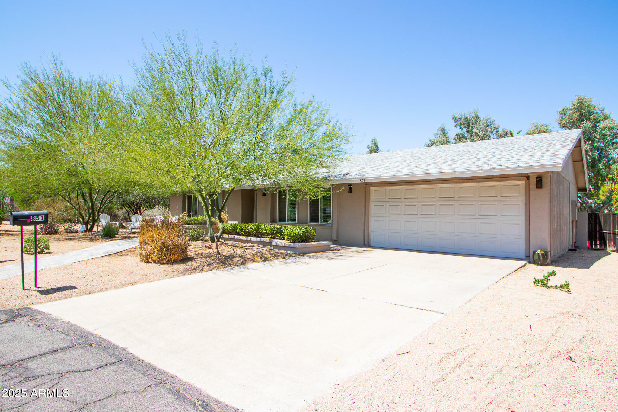 Property Photo: 851 E Village Circle Drive N AZ 85022