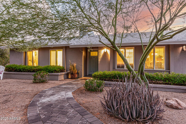 Property Photo:  851 E Village Circle Drive N  AZ 85022