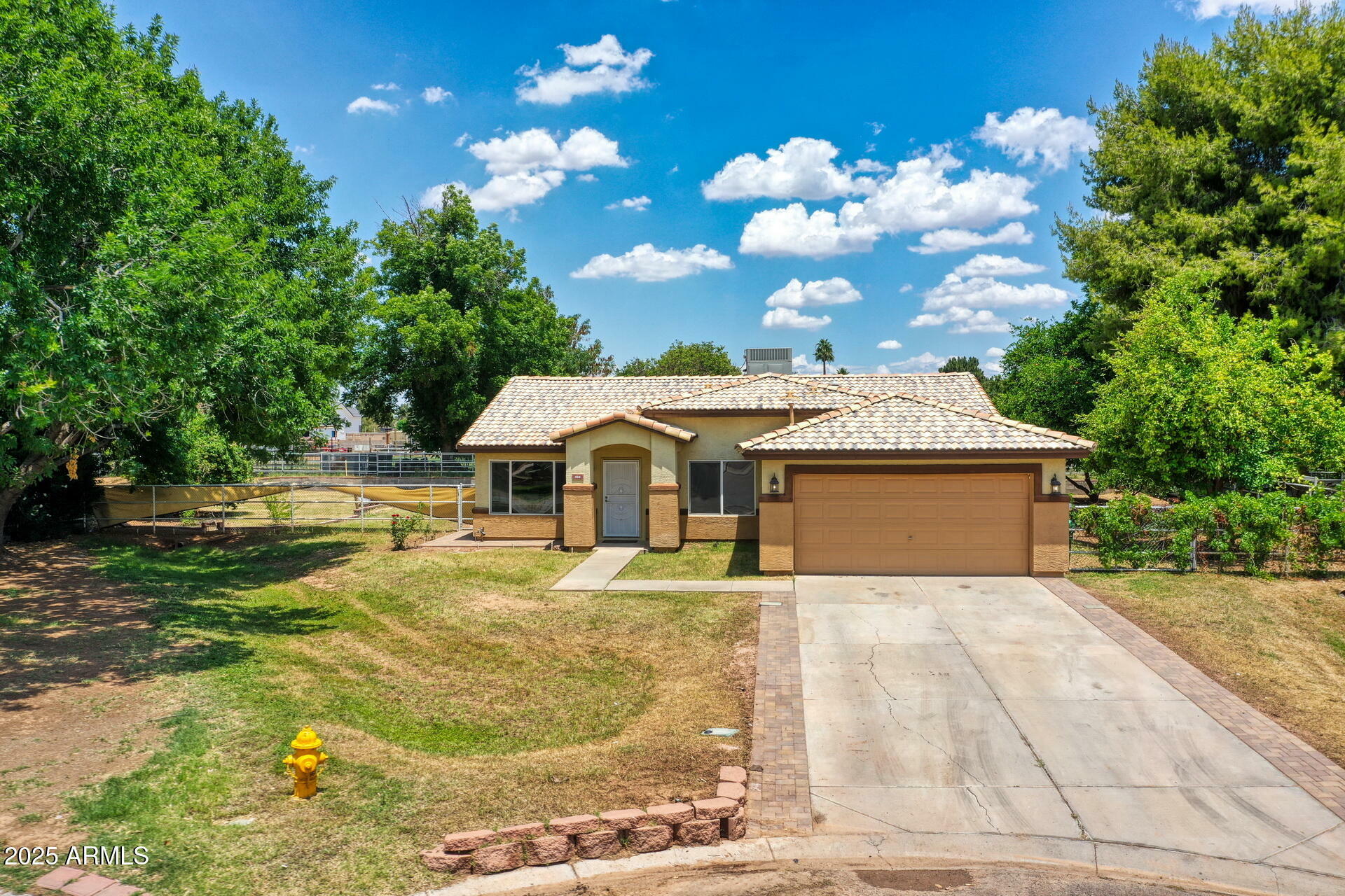 Property Photo: 324 N James Sherwood Street AZ 85353