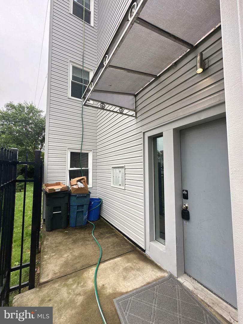Property Photo: 811 N Franklin Street PA 19123