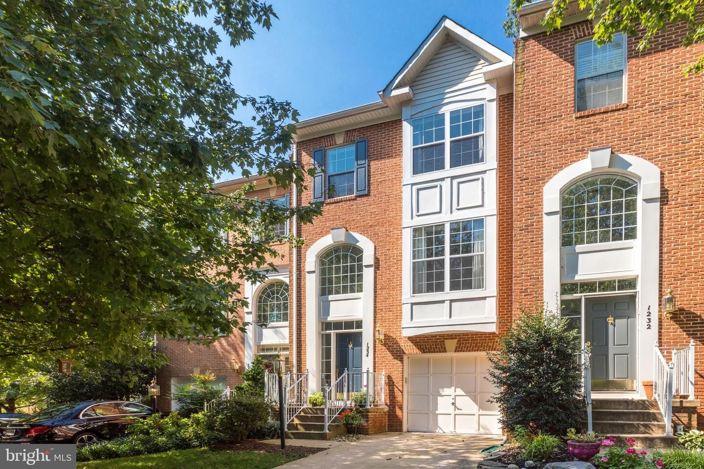 Property Photo: 1234 Wild Hawthorn Way VA 20194