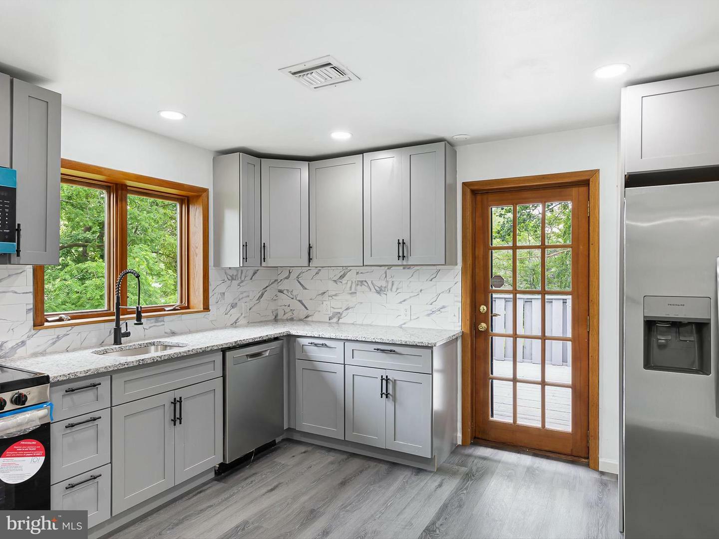 Property Photo:  261 W Chestnut Hill Road  DE 19713 