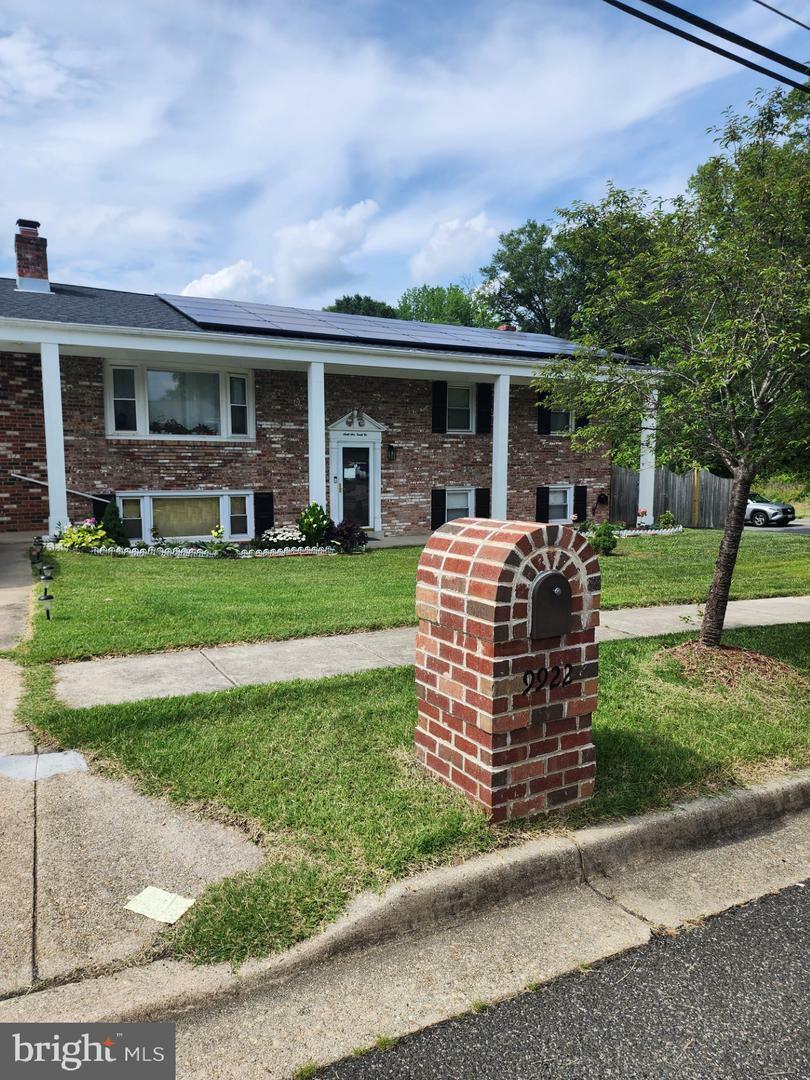 Property Photo: 9922 Williamsburg Drive MD 20772