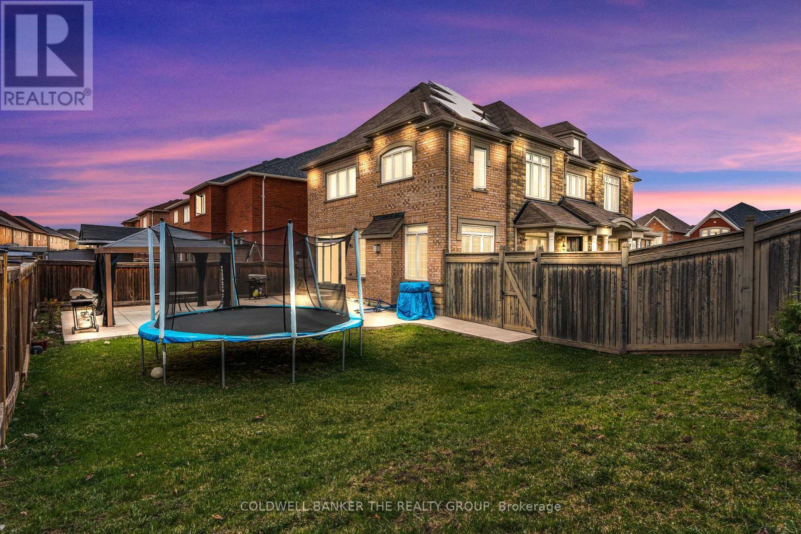 Property Photo: 192 Castle Oaks Cross ON L6P 3X2