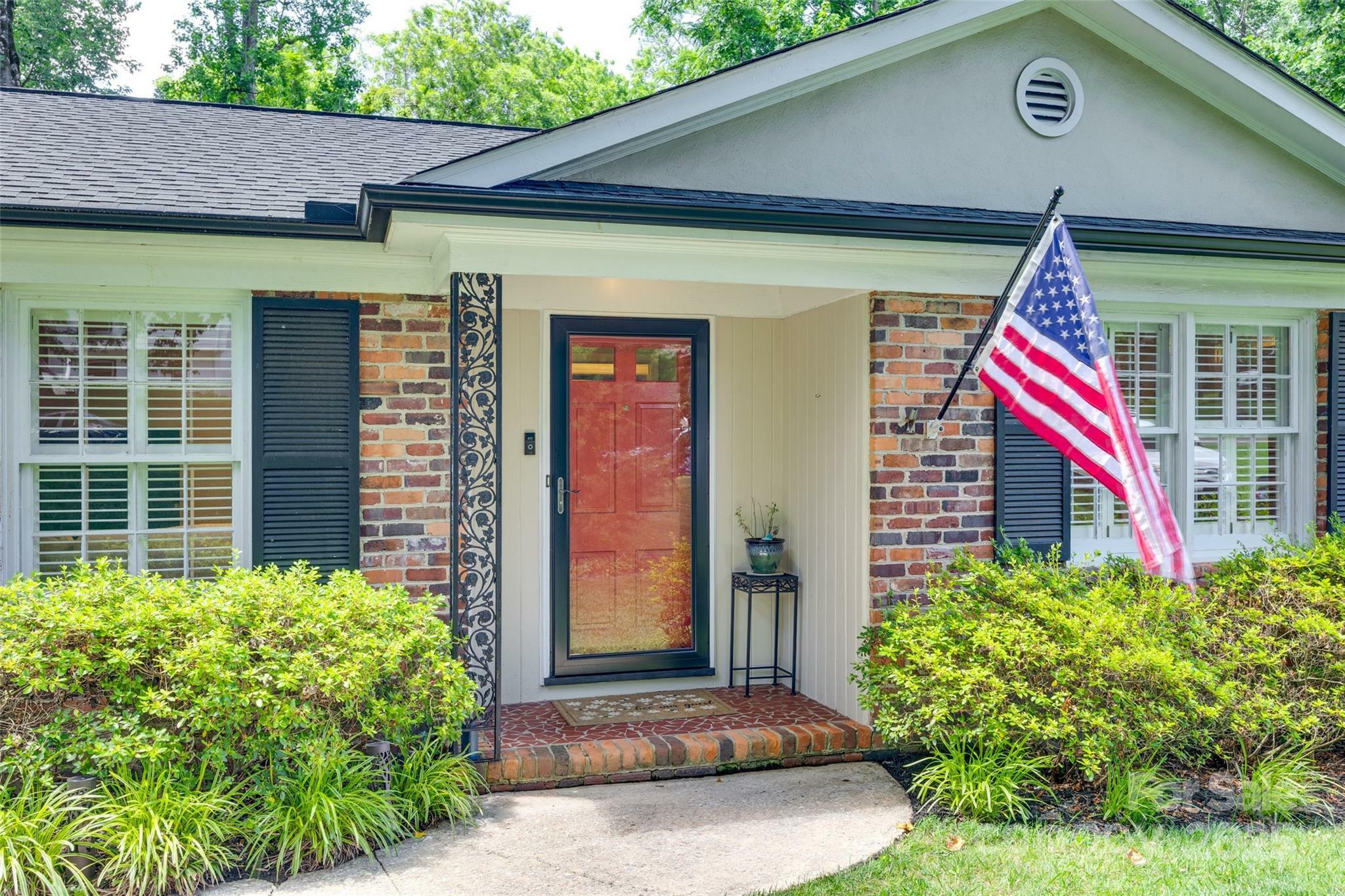 Property Photo: 7026 Tabor Lane NC 28211