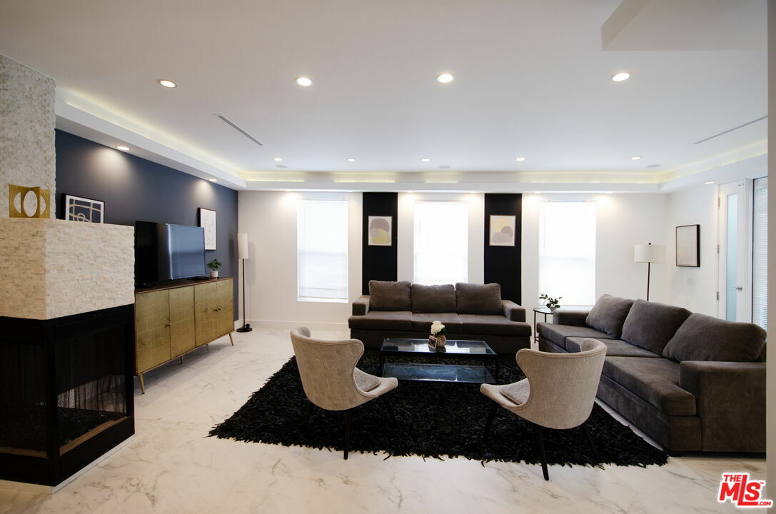 Property Photo: 355 S Sycamore Ave CA 90036