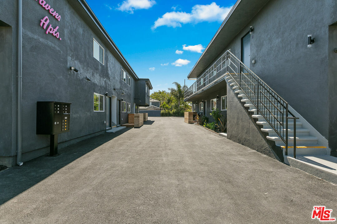 Property Photo: 2922 Hauser Blvd CA 90016
