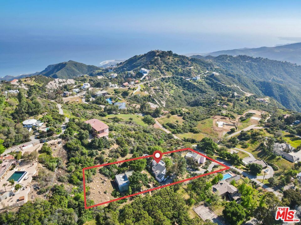 Property Photo: 190 Loma Metisse Rd CA 90265