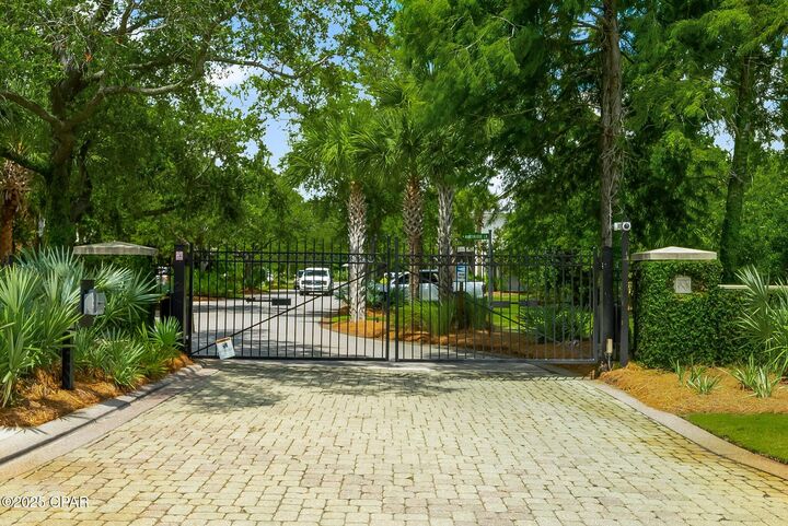 Property Photo:  5226 Kingston Circle  FL 32408 