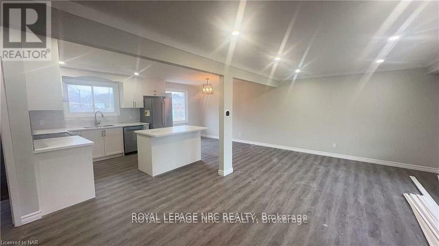 Property Photo: 31 Joanna Drive Main ON L2N 1V3