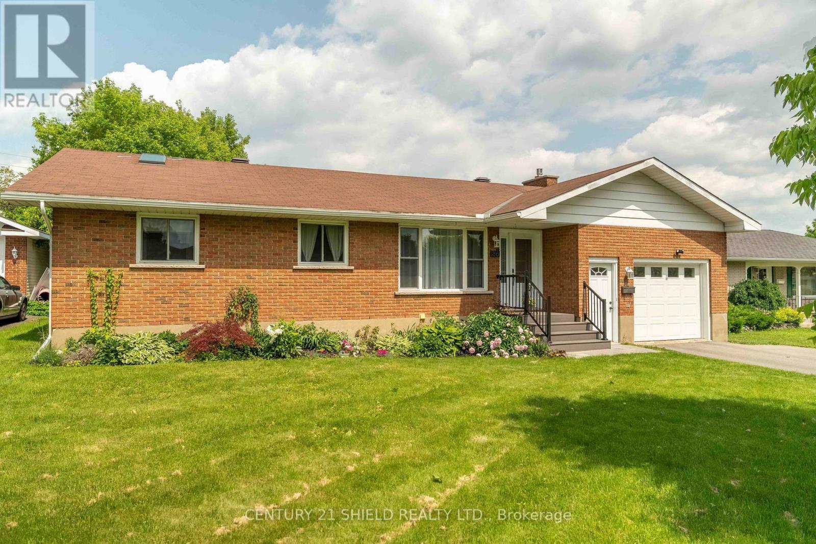 86 Valecrest Drive  Cornwall ON K6H 6E1 photo