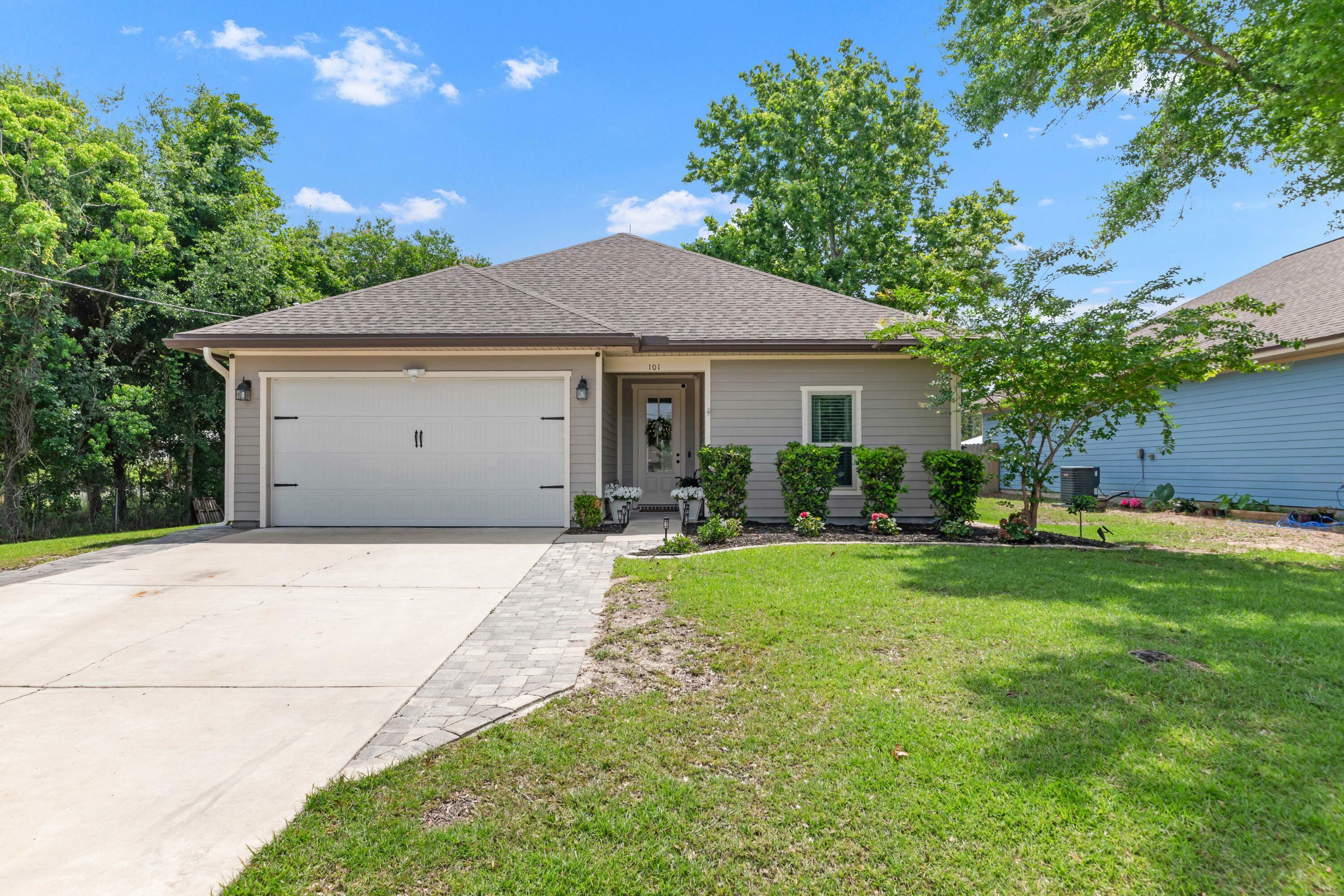 Property Photo: 101 Owen Street FL 32578