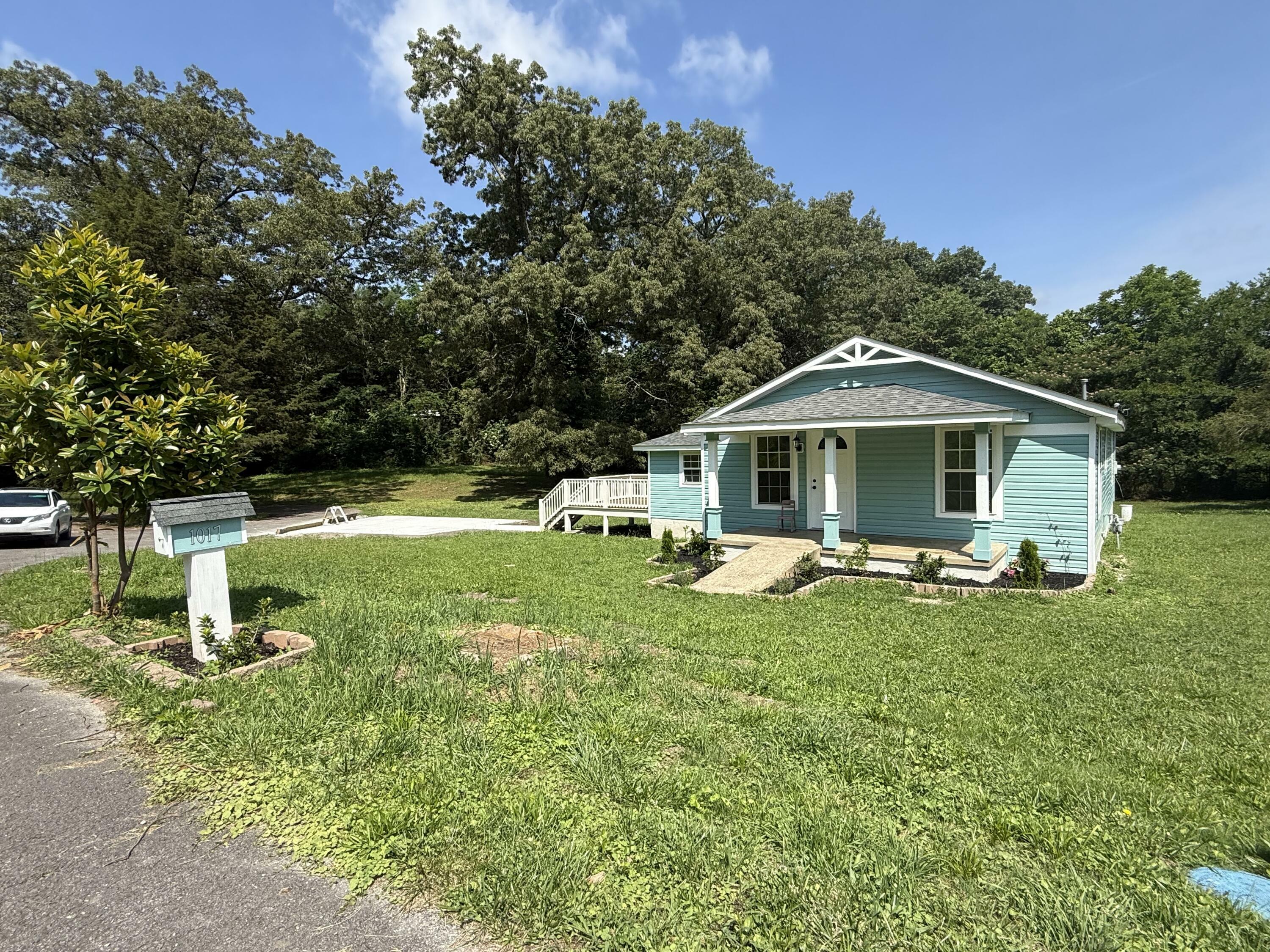 Property Photo: 1017 Broadway Avenue AL 35740