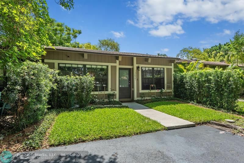 Property Photo: 13621 SW 101st Ln FL 33186